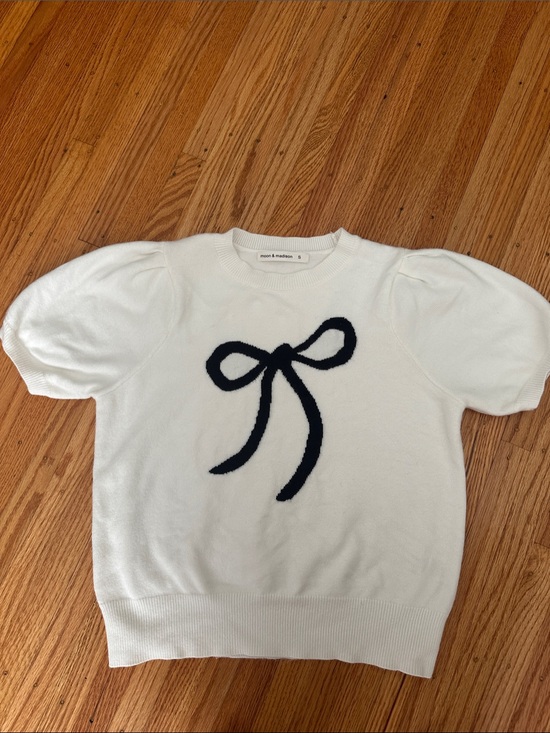 moon & madison Sweaters - moon & madison Off White Short Puff Sleeve Sweater with Black Bow